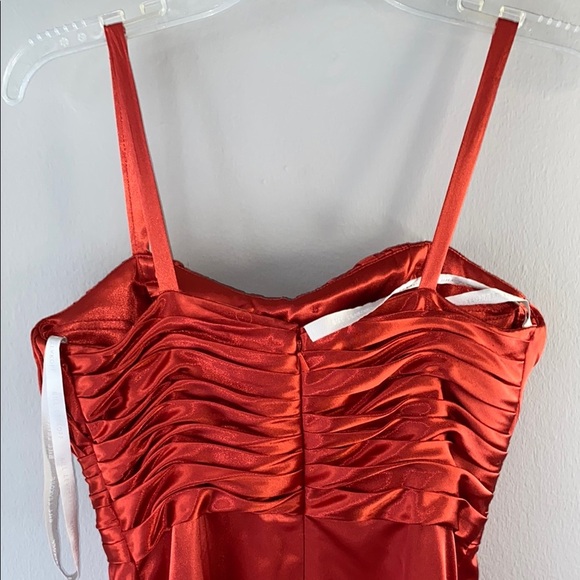 Elegant Red Satin Dress - Picture 14 of 16